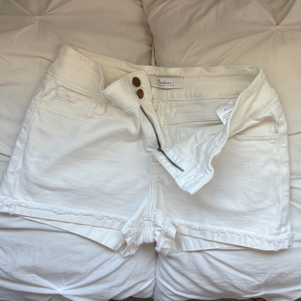 Signature Women's High Waist Cream Shorts
